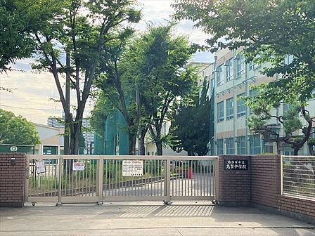 【名古屋市立志賀中学校】「誠実・努力・挑戦」を校訓に掲げています。 1120m