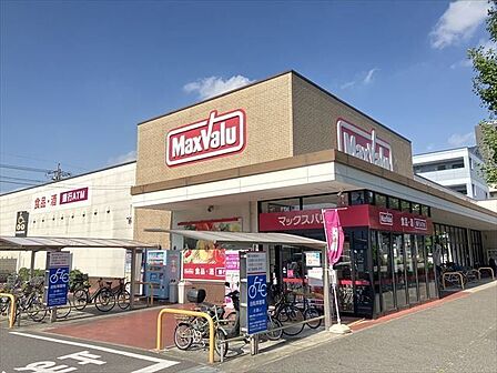 【マックスバリュー 若葉通店】コピー機や証明写真機、資源回収コーナー等があります。●営業時間:24時間営業●駐車場:25台完備 850m