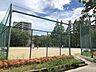 周辺：【辻町公園】小学校の隣にある公園です。ブランコやすべり台、砂場など遊具や公衆トイレが設置されています。 680m