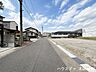 その他：【南側前面道路】幅員約6.0ｍ前面道路。車がすれ違うのに十分な道幅です。車が2台と通行人も通れる幅となっています。