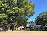 周辺：【大杉公園】名鉄瀬戸線尼ケ坂駅から徒歩約5分、ブランコやすべり台などの遊具があり、公衆トイレが設置されています。近くに小学校、お寺があります。 40m