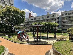 中富住宅A棟:敷地内公園