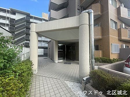 帰るたびに気分が上がる、洗練されたエントランスが魅力です。