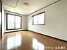 洋室：【7.5帖洋室】北側向きのバルコニーへ直接出入りができるお部屋です。収納が充実しているのでスッキリと片付き、快適にすごせます。