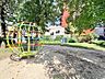 周辺：【裏塩公園】住宅街にある身近で使いやすい公園。広場と遊具があり、お子さまの遊び場やちょっとした休憩に便利です。近所で気軽にリフレッシュできる憩いのスポットです。 250m