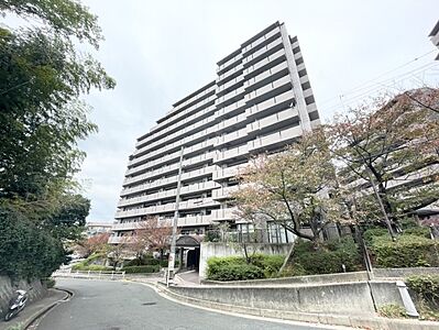 外観：ＲＣ造・地上13階建て