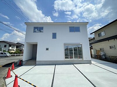 外観：ずっと住んで頂きたいから何年たっても流行に左右されないシンプルかつスタイリッシュな外観！　