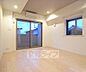 リビング/ダイニング：8．4帖のお部屋です。ダウンライトがオシャレです。