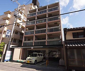 外観:商店街近くのマンションです。 外観:商店街近くのマンションです。