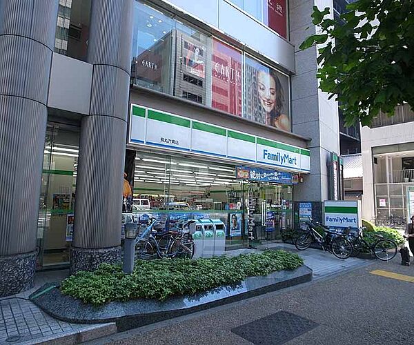 画像18:ファミリーマート烏丸六角店まで119m 街中に有り、便利ですね