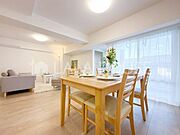 陽当り良好。日差しの差し込む明るい部屋は光熱費も節約できます。