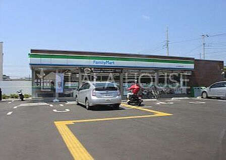 ファミリーマートさいたま堀の内町店 徒歩9分。 720m