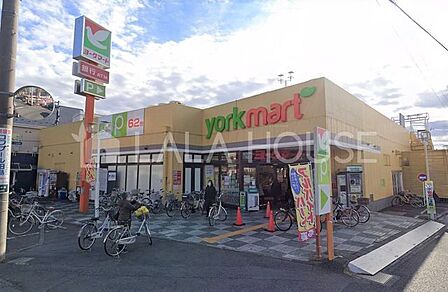 ヨークマート大宮南中野店 徒歩8分。 650m