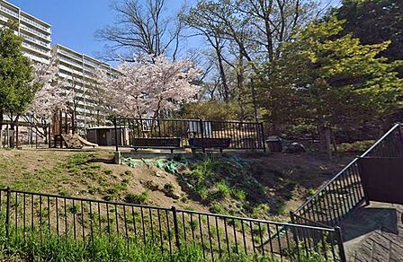千里丘上公園 740m