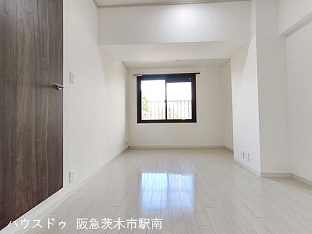 洋室6.5帖(廊下側)