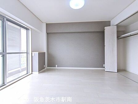 バルコニー側 6.0帖の洋室
