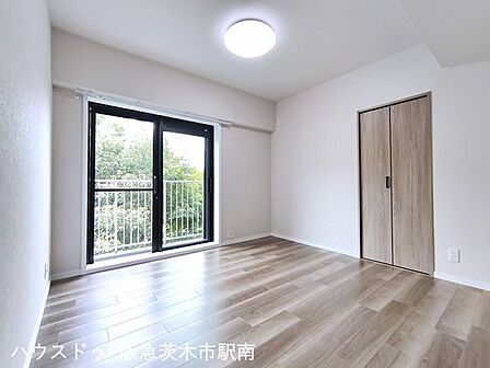 5.4帖のお部屋　西側バルコニーあります