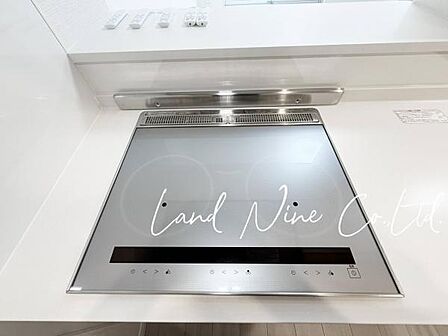 【IHコンロはお掃除がラク】 ◆IHコンロはさっと拭くだけで綺麗になるラク家事仕様です。熱効率が良い為調理時間の削減効果も期待ができます。火を使わずに調理する為、安全に使用できる点も嬉しい設備です。