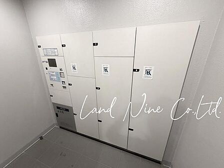 【あると便利な宅配ボックス付き】 ◆不在時でも荷物の受取ができて便利な宅配ボックス付きです。また、非対面式での受け取りが可能ですから防犯面での安心感もあります。