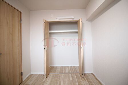 各洋室にしっかりとクローゼットを完備