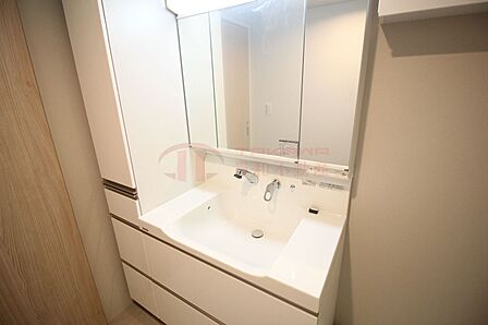 3面鏡付きのシャンドレ完備