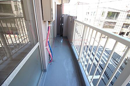 北東向きのバルコニーです