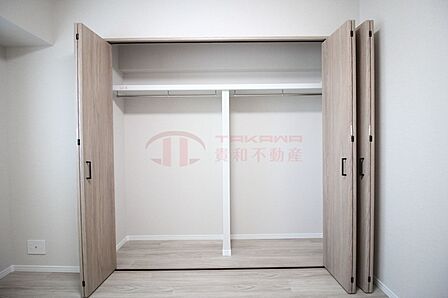 衣類や荷物をたっぷり収納できる大容量のクローゼット