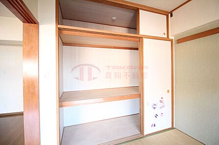 布団や大きな荷物もスッキリ納まる天袋付きの大容量押入れ収納