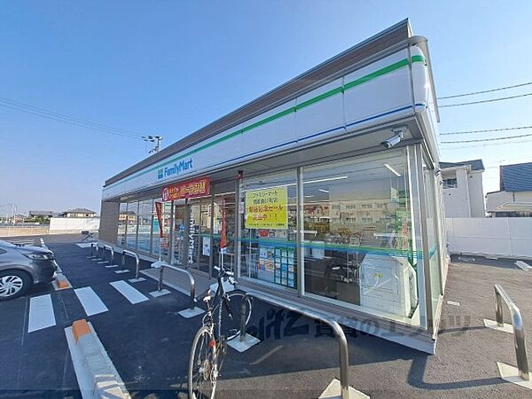 画像16:ファミリーマート 橿原曲川町店まで1000メートル