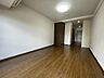 洋室：※同建物の別のお部屋の写真です。