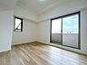 洋室：【リフォーム後/6.7帖洋室】北側のバルコニーに繋がるお部屋です。