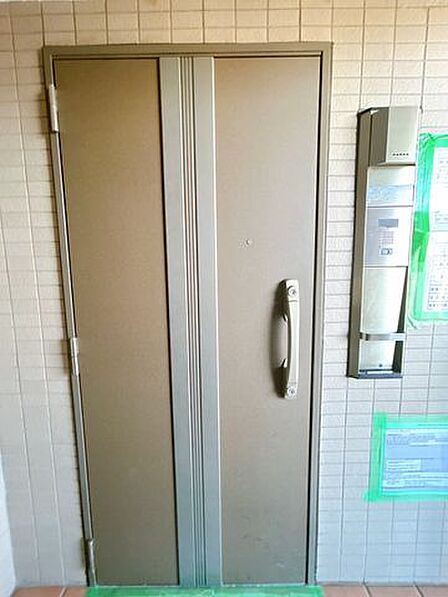 【玄関外部】(8/16撮影)別角度
