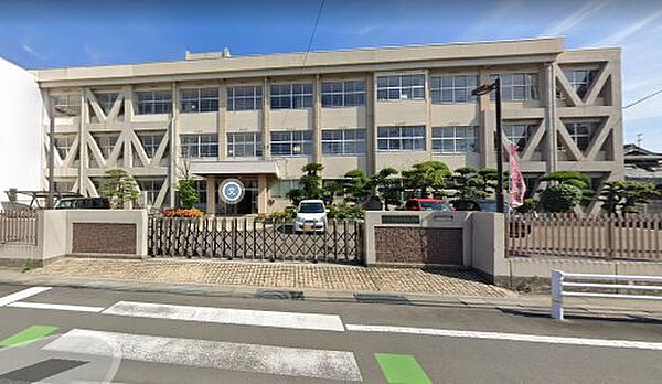 周辺：【小学校】城南小学校まで828ｍ