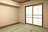 和室：6帖の和室はリビング横なので使い方色々できます。癒しの空間です。※家具消し加工しています。