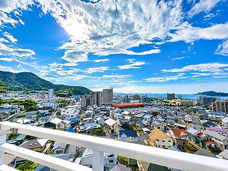海を見ながらのんびりとお部屋で過ごせます。