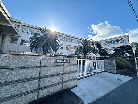 赤穂市立赤穂小学校 徒歩6分。【周辺環境】赤穂小学校まで約700m(徒歩約9分)です。お友達と話しながら登下校するのにちょうどいい距離ですね。 440m