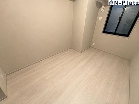 使い方に柔軟性があり、個室としても趣味の部屋としても利用可能です。※AI加工により空室風に仕上げています。