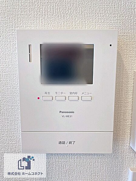 モニター付きインターホン|訪問者の姿を事前に確認でき、防犯面も安心です。