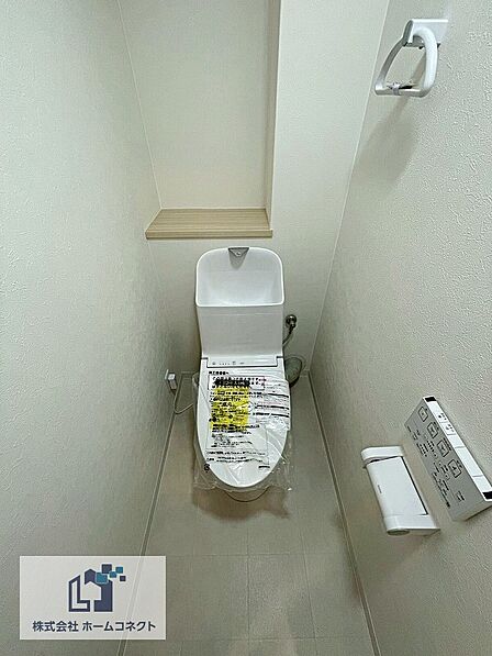 トイレ新調|ウォシュレット機能付きのトイレになります。