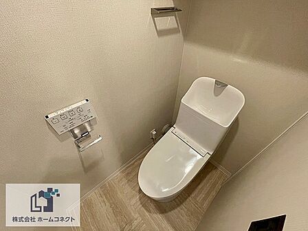 トイレ新調|ウォシュレット機能付きのトイレになります。