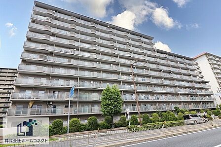 外観|1980年6月竣工。大阪メトロ谷町線、今里筋線、京阪本線の3沿線が徒歩10分圏内でご利用いただけます。徒歩15分圏内には教育施設もございますので、子育て世帯にもオススメの物件です。