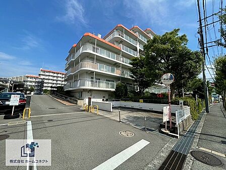 外観|昭和52年11月に完成した総戸数155戸の大規模マンション。