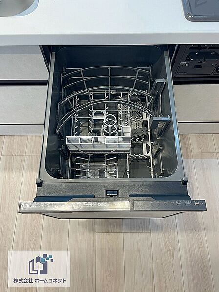 キッチン設備|日々の家事の負担を軽減させる食器洗い乾燥機を搭載。光熱費も安くなり、一石二鳥です。