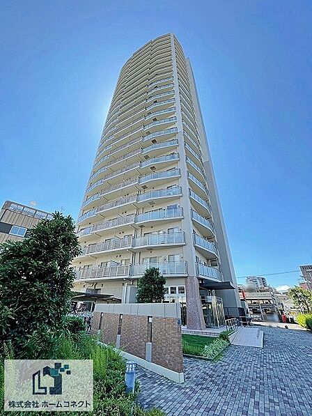 外観|2004年9月に完成した総戸数105戸のタワーマンション。市役所や郵便局が近く、駅前には総合スーパー・百貨店・ホテルなど大型商業施設が揃っています。
