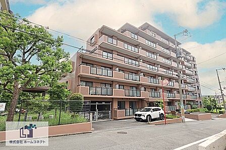 外観｜平成7年2月に完成したRC造地上7階建てのマンション。総戸数は55戸です。
