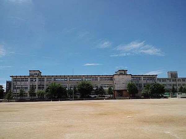 画像3:米田小学校（179m）
