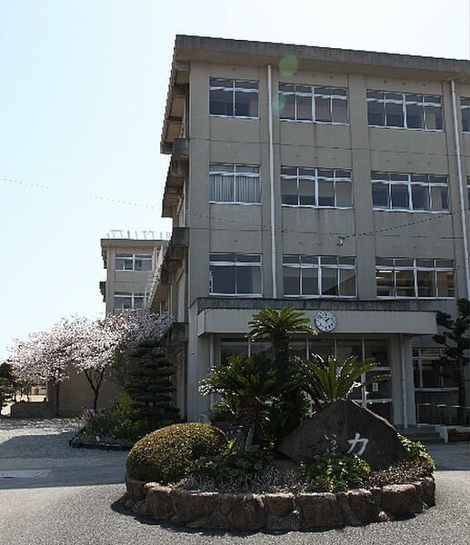 画像17:高砂市立米田西小学校（735m）