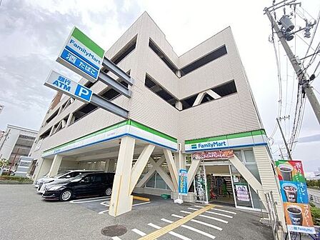 ファミリーマート 安治川口駅西店 400m