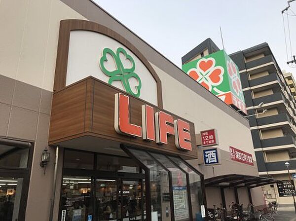 画像30:【スーパー】 ライフ 十三東店まで182ｍ