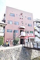 足立ビル  ｜ 大阪府吹田市垂水町1丁目（賃貸マンション2K・4階・32.40㎡） その1